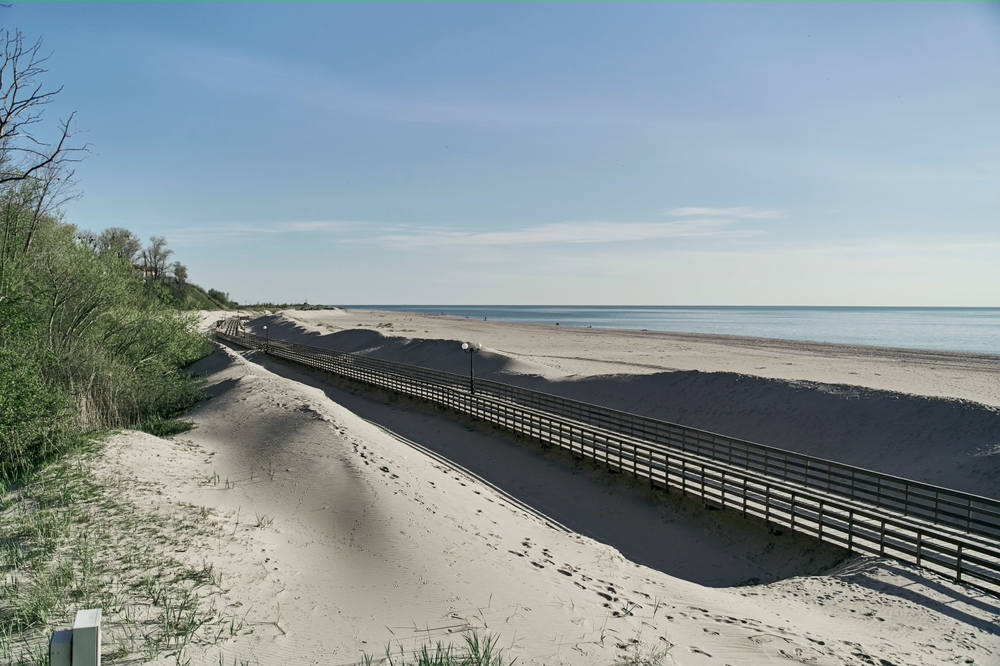 Белые пески пляжей в Янтарном