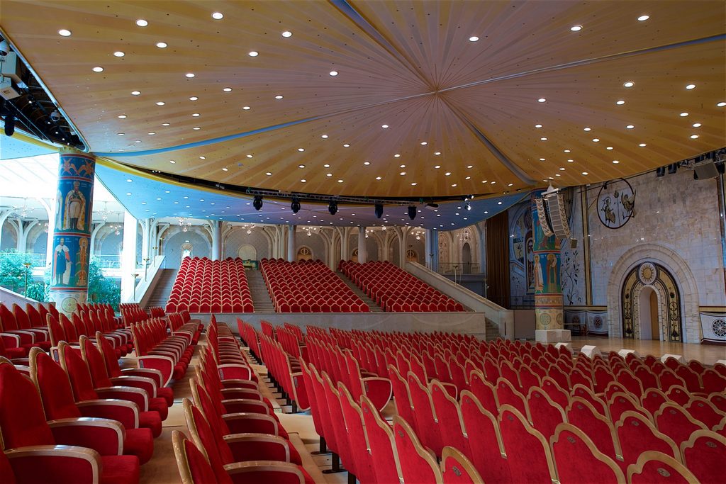 Зал церковных соборов в Храме Христа Спасителя